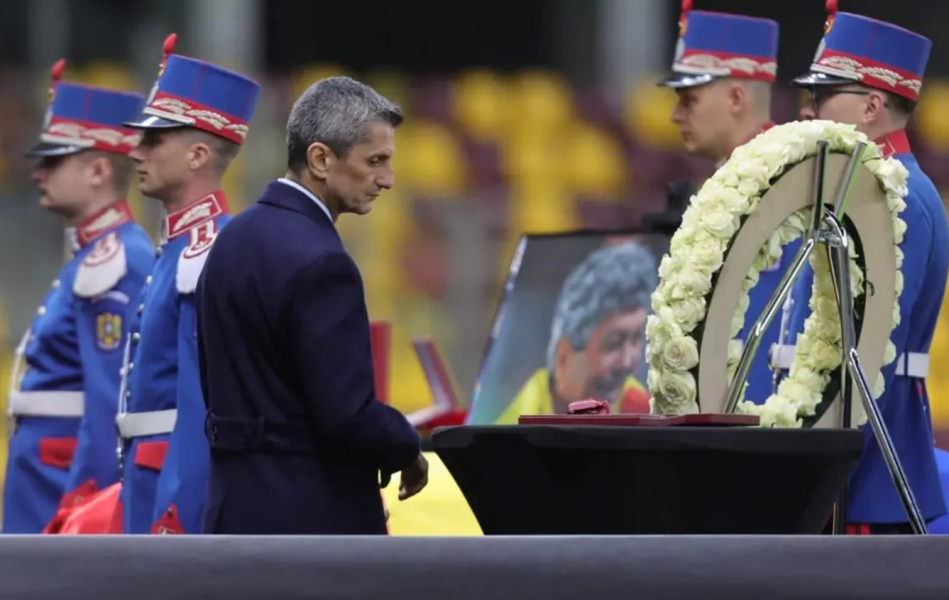 Στιγμές συγκίνησης στη Nationala Arena: «Λύγισε» ο Ραζβάν από τα συνθήματα για τον Μιρτσέα (vid)