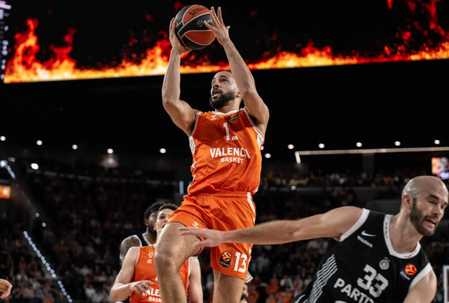 «Δεν συνεχίζει στη Βαλένθια ο Τόμπσον, τον θέλει η Αρμάνι»