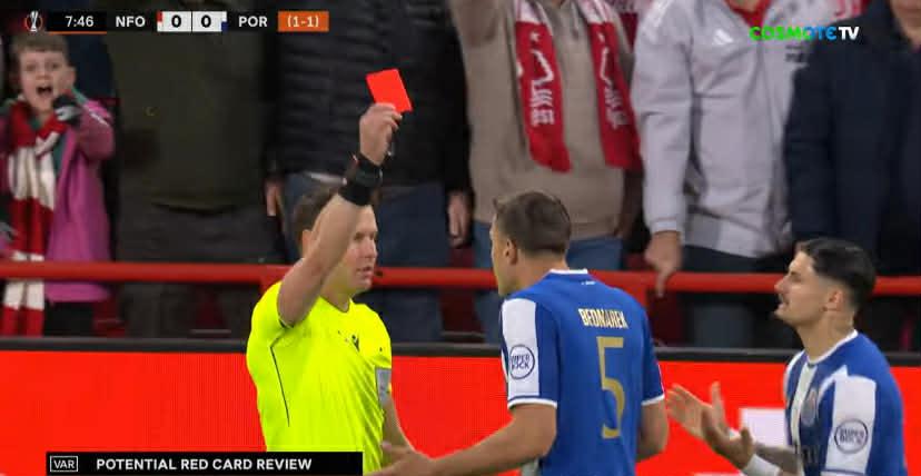 Η αποβολή του Μάκελι στο 8ο λεπτό που άνοιξε το δρόμο στη Νότιγχαμ Φόρεστ (vid)