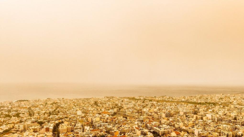 Καιρός σήμερα: Λασποβροχές, αφρικανική σκόνη και ισχυροί άνεμοι