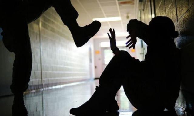 Ανήλικοι ξυλοκόπησαν μέχρι λιποθυμίας συνομήλικό τους σε νησί των Κυκλάδων