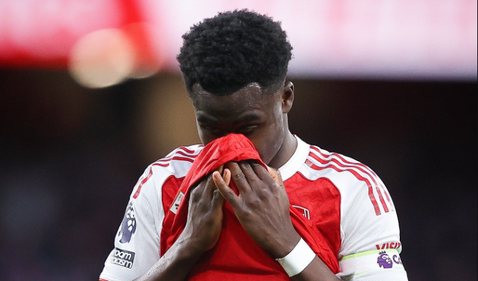 Πλήγμα για Άρσεναλ: Χάνει τον προημιτελικό με Σπόρτινγκ ο Σάκα