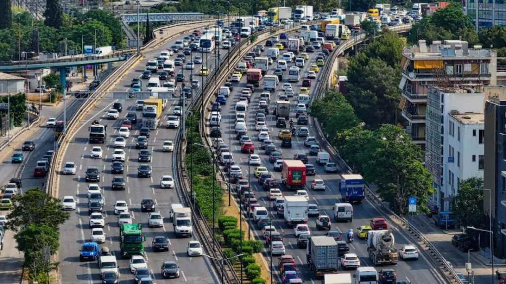 Κίνηση: Στο «κόκκινο» Κηφισός και Αττική Οδός - Ξεκινά η έξοδος των πρώτων εκδρομέων