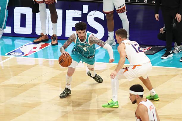 Οι Χόρνετς μένουν «ζωντανοί» για τα playoffs