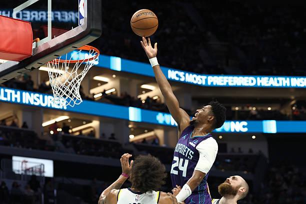 Περίπατος για τους Χόρνετς απέναντι στους Πέισερς