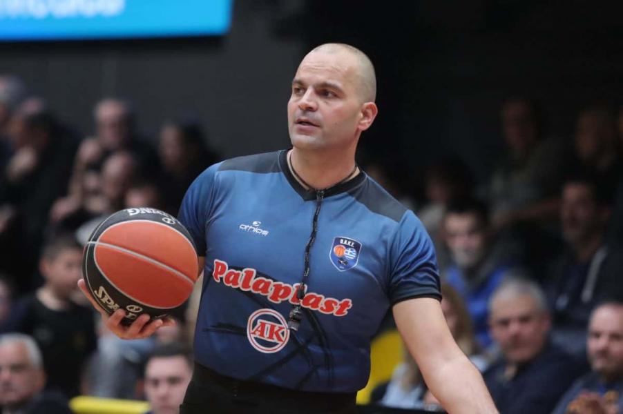 Η ΚΕΔ απέσυρε τον «μποξέρ» Χριστινάκη από το ματς του Παλέ μετά την μπουνιά του! (vid)