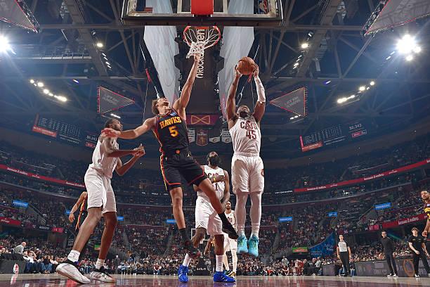 Οι Καβαλίερς έβαλαν τους Χοκς σε... περιπέτειες