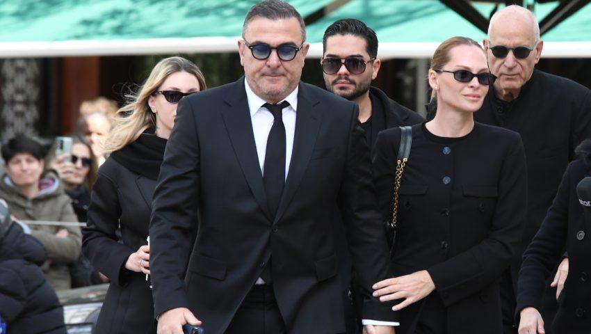 Γαρυφαλλιά Καληφώνη: Η κίνηση της συντρόφου του Χρήστου Μάστορα στην κηδεία της Μαρινέλλας που θεωρήθηκε απαράδεκτη