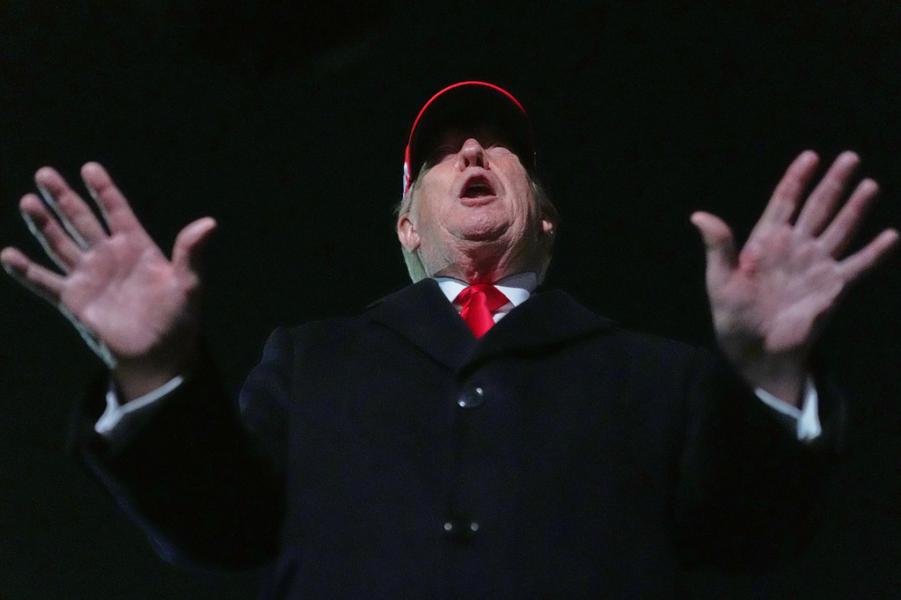 Σφοδρή επίθεση Τραμπ στον πάπα Λέοντα: «Είναι αδύναμος και απαράδεκτος – Πρέπει να σοβαρευτεί»