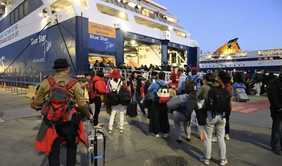 Κορυφώνεται η έξοδος των εκδρομέων για το Πάσχα - Γεμάτα ΚΤΕΛ και πλοία