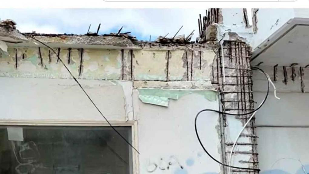 Ογκόλιθοι και μπάζα καταπλάκωσαν τη γυναίκα - Εικόνες από το σημείο της τραγωδίας στην Κόρινθο