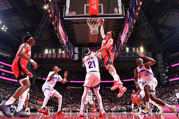 Καταιγιστικοί Ρόκετς απέναντι στους Τζαζ