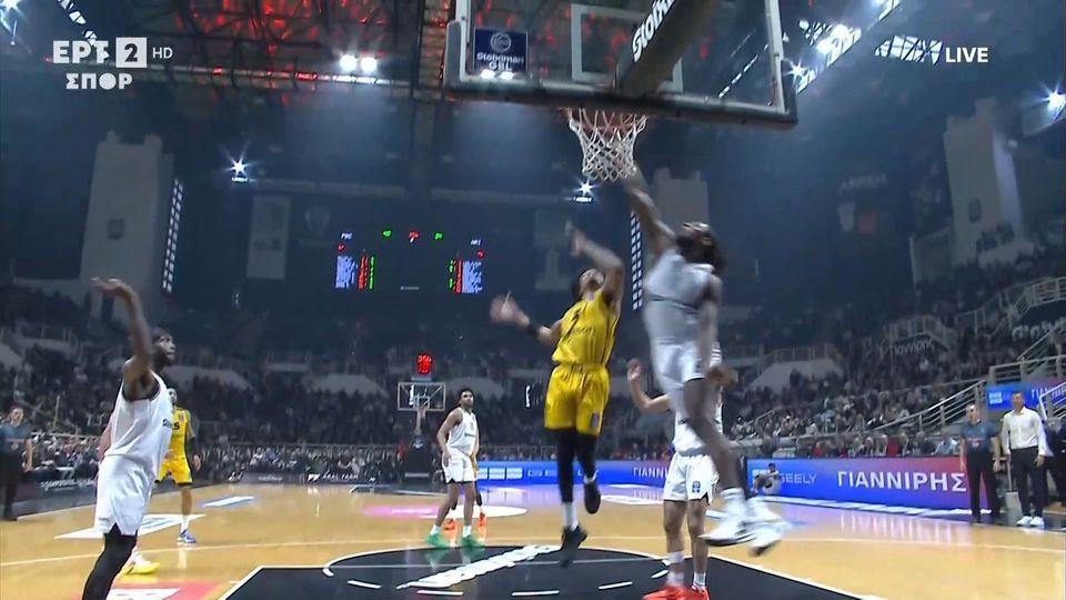 Ο Ομορούγι σταματά τον Τζόουνς με μια άκρως εντυπωσιακή τάπα! (vid)