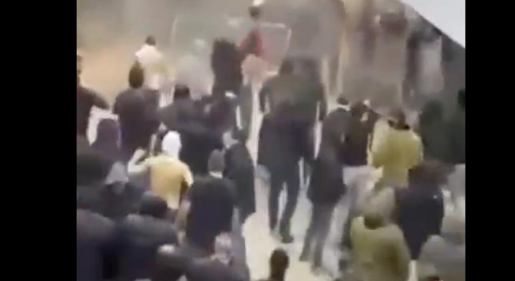 Η στιγμή που ξεκίνησαν τα επεισόδια στο Ερυθρός Αστέρας-Παρτιζάν (vids)