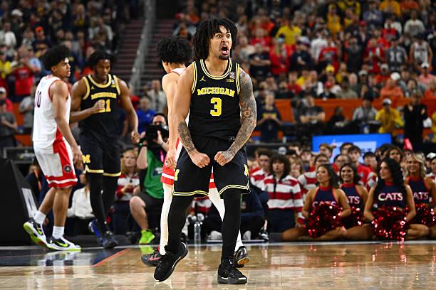 Το Μίσιγκαν «διέλυσε» το Αριζόνα και έκλεισε ραντεβού με το Κονέκτικατ στον τελικό του NCAA