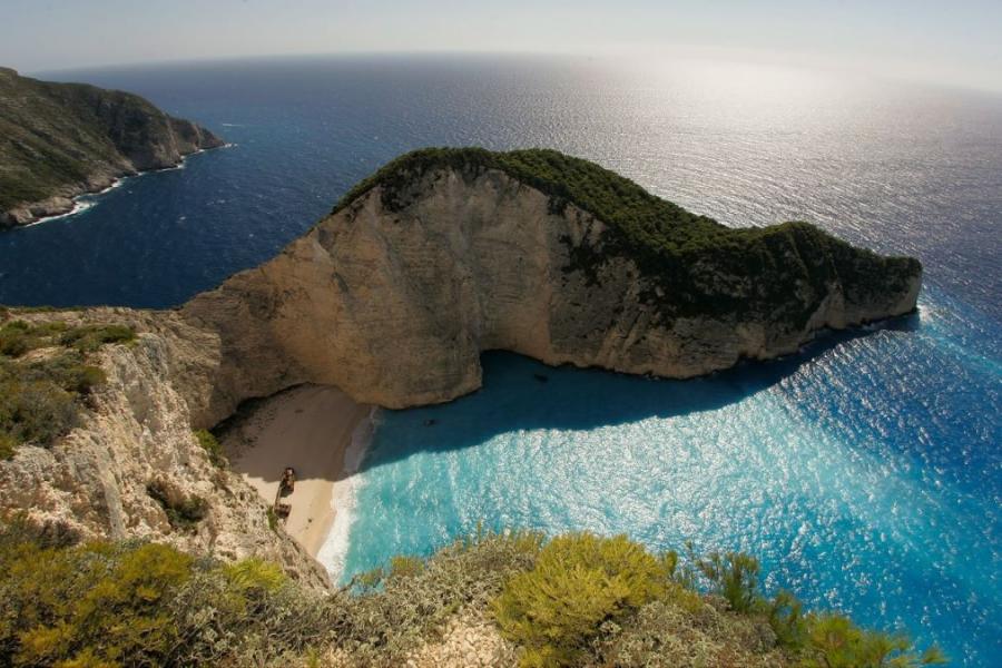 Το πλοίο – θρύλος: Πώς συνδέεται ο πατέρας της 19χρονης Μυρτούς με το περίφημο «Ναυάγιο της Ζακύνθου»