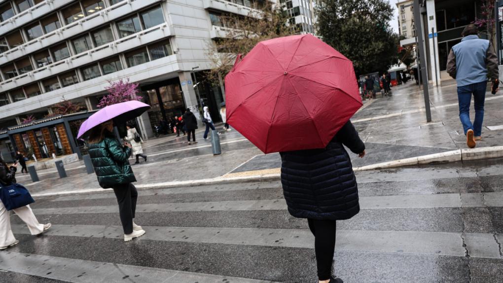 Καιρός σήμερα: Βροχές, καταιγίδες και πτώση της θερμοκρασίας