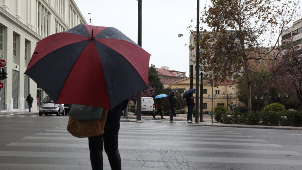 Καιρός σήμερα: Βροχές σε Αθήνα και Θεσσαλονίκη