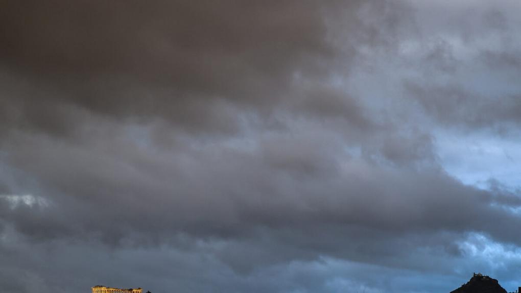 Καιρός αύριο: Μεγάλο Σάββατο με συννεφιά, βροχές και χιόνια στα ορεινά – Ποιες περιοχές θα επηρεαστούν