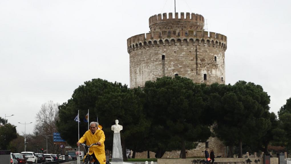 Καιρός σήμερα: Συννεφιά και πιθανότητα τοπικών βροχών