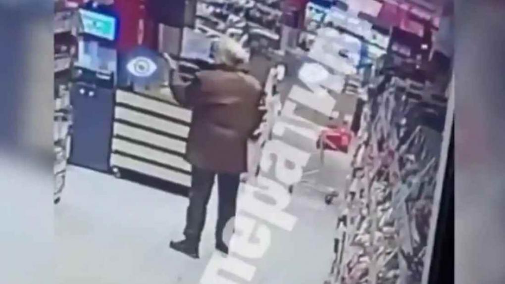 Ένοπλος άνοιξε πυρ στο Κίεβο: Τουλάχιστον δύο νεκροί – «Ταμπουρώθηκε» σε σούπερ μάρκετ