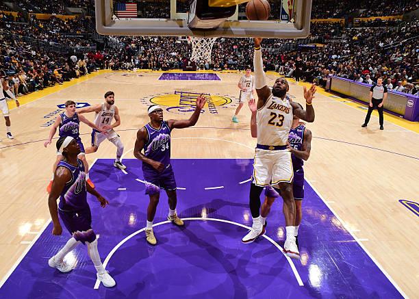 Οι Λέικερς έκλεισαν την regular season με περίπατο