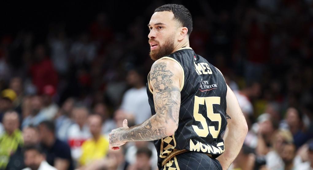 Αποβλήθηκε και ξέσπασε ο Τζέιμς: «Κλέβετε πάλι... Βρώμικη δουλειά» (pic)