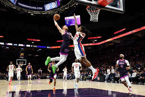 Οι Πίστονς πήραν την ματσάρα κόντρα στους Τίμπεργουλβς