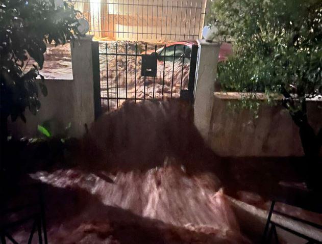 Συγκλονιστική μαρτυρία για τον άτυχο άνδρα στη Νέα Μάκρη - «Είχε τόσο νερό που δεν τον βλέπαμε»