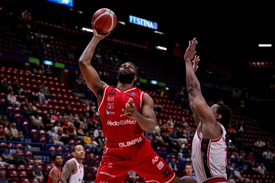 «Λύγισε» στο τέλος την μαχητική Ρετζιάνα η Αρμάνι Μιλάνο