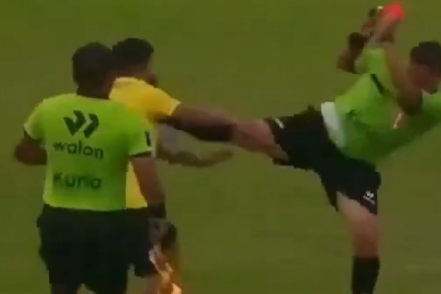 Διαιτητής στο Περού... ξάπλωσε με κίνηση καρατέκα βοηθό προπονητή! (vid)