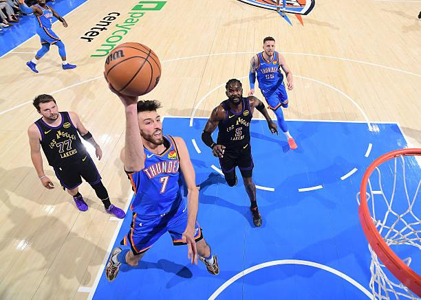 Οι Θάντερ ισοπέδωσαν τους Λέικερς