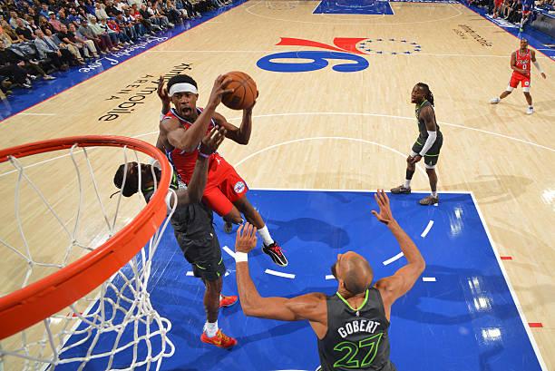 Οι Σίξερς πήραν την «μάχη» κόντρα στους Τίμπεργουλβς και «κλειδώνουν» την επιστροφή στα playoffs