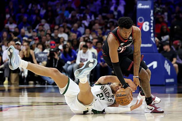 Οι Σίξερς διέλυσαν τους Μπακς και θα διεκδικήσουν θέση στα playoffs μέσω του play in