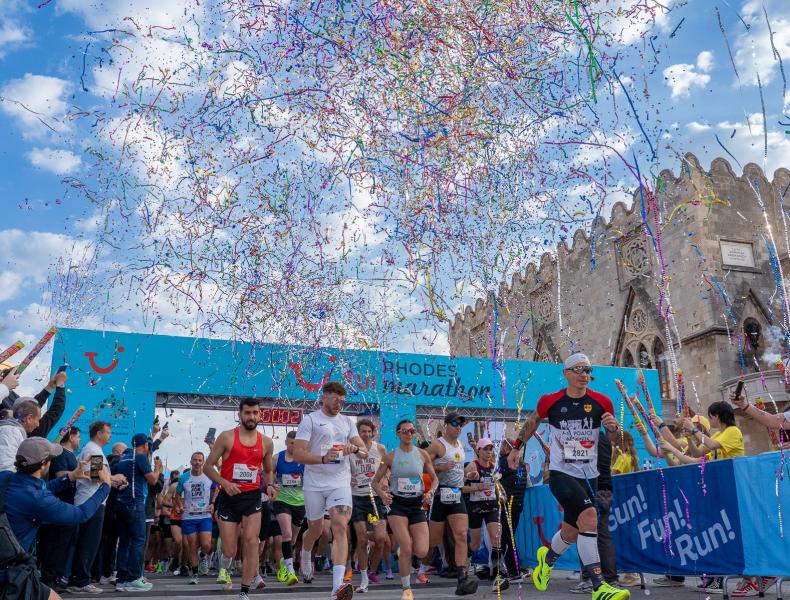 Νέα εποχή για τον TUI Μαραθώνιο Ρόδου με ρεκόρ συμμετοχών και ρεκόρ από τον Παναγιώτη Καραϊσκο