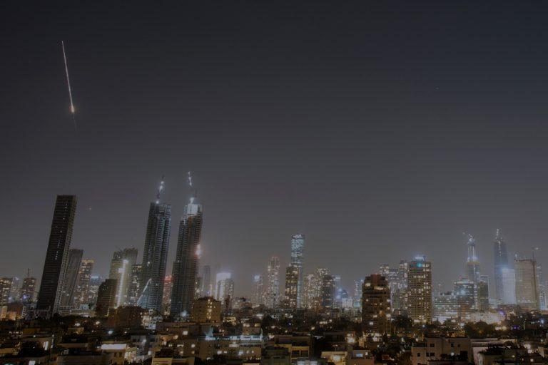 Συναγερμός στο Ισραήλ μετά από ιρανική επίθεση με πυραύλους