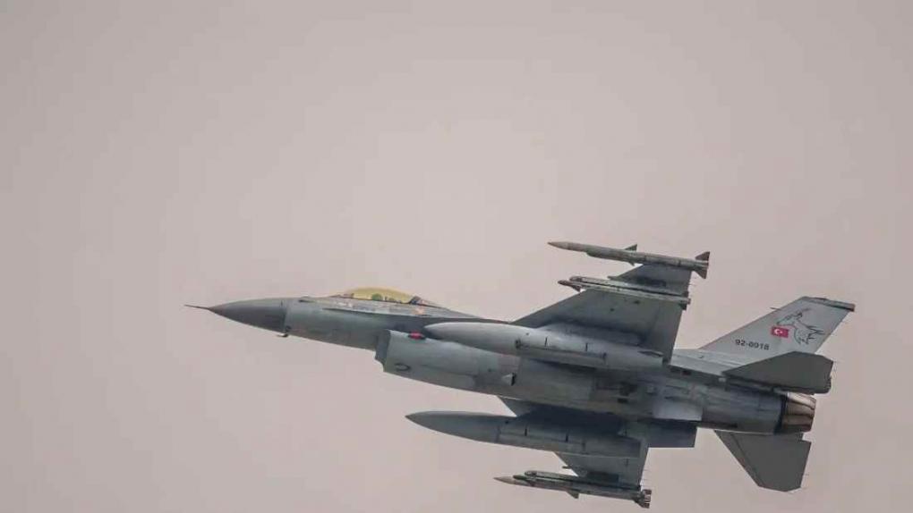 Νέες παραβιάσεις από οπλισμένα τουρκικά F-16 στο Αιγαίο – 4 παραβάσεις και από CN-235