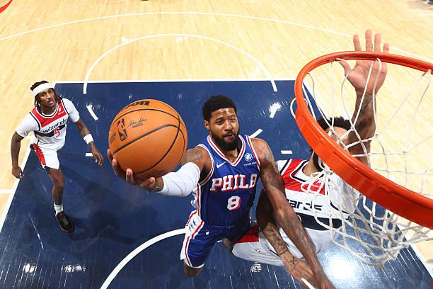 Οι Σίξερς μένουν «ζωντανοί» στη μάχη για τα playoffs