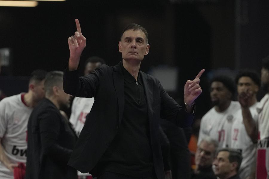 Ομάδα του προπονητή της…