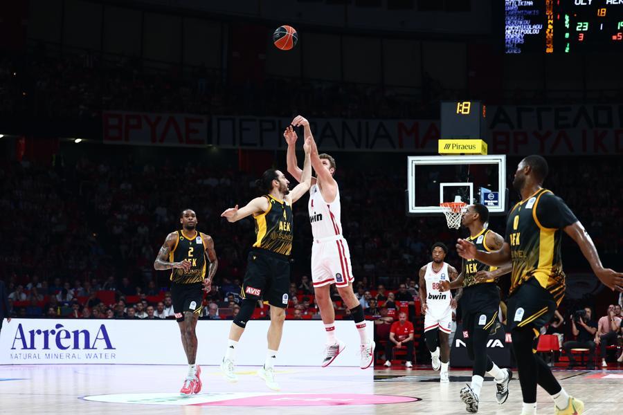 Το σουτ των play-off: Το «έσταξε» από το κέντρο ο Βεζένκοφ (vid)