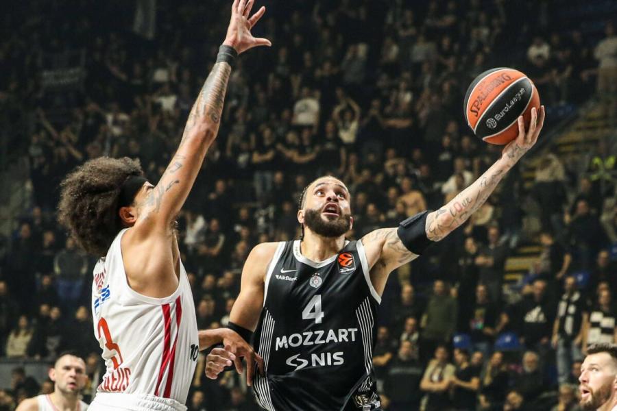 «Τσεκάρει Ουάσινγκτον η Αρμάνι Μιλάνο»