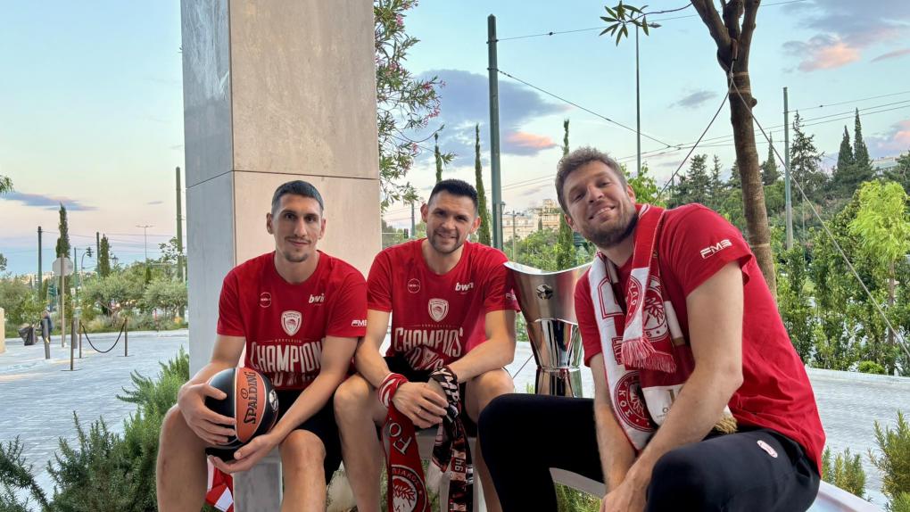 Ολυμπιακού: Ερυθρόλευκη καλημέρα με... κούπα