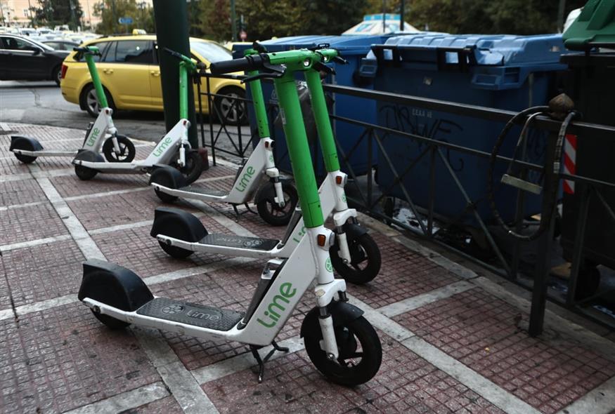 Τέλος τα ηλεκτρικά πατίνια για τους ανήλικους: Έρχεται νομοσχέδιο που απαγορεύει τη χρήση τους
