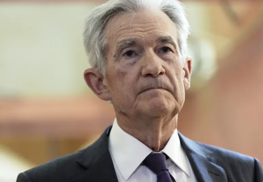 «Βραβείο Θάρρους» στον πρώην πρόεδρο της Fed, Τζερόμ Πάουελ, που ύψωσε ανάστημα στον Τραμπ