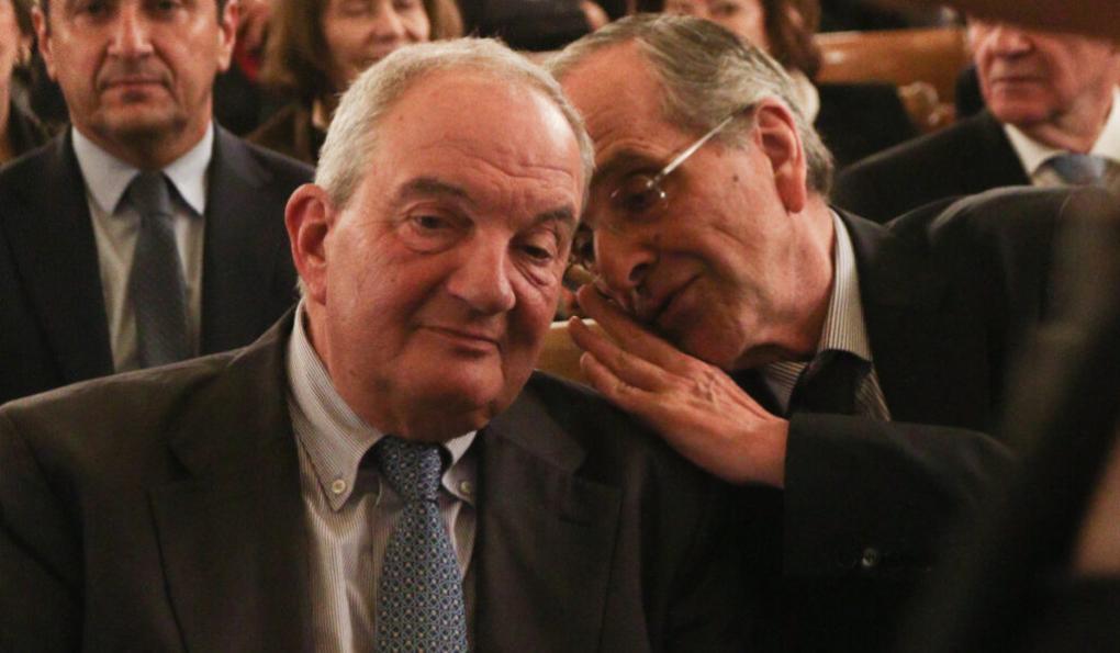 Αυτό που φοβόταν ο Μητσοτάκης: Ο Καραμανλής βάζει φυτίλι στο συνέδριο της ΝΔ