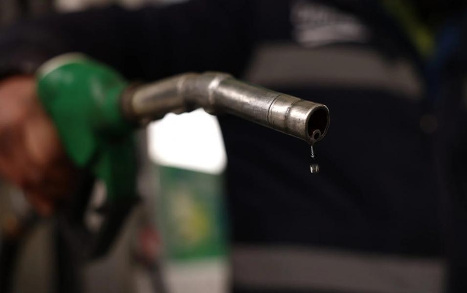 Καύσιμα: Πόσο θα μειωθούν σήμερα οι τιμές στην αμόλυβδη βενζίνη και στο πετρέλαιο κίνησης