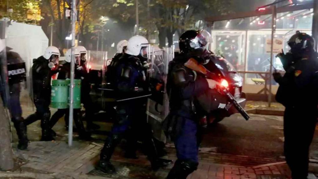 Επεισόδια στην Αλβανία: Ένας Έλληνας ανάμεσα στους τραυματίες