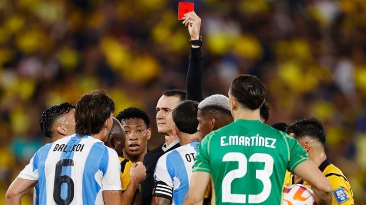 Mundial: Η FIFA αλλάζει τον κανονισμό, δεν «μεταφέρονται» οι κόκκινες των προκριματικών στην τελική φάση
