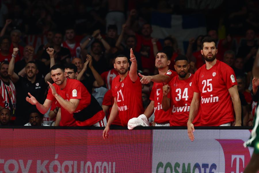 Ιστορικό ρεκόρ: Ο Ολυμπιακός τελείωσε το ματς χωρίς να αγωνι
