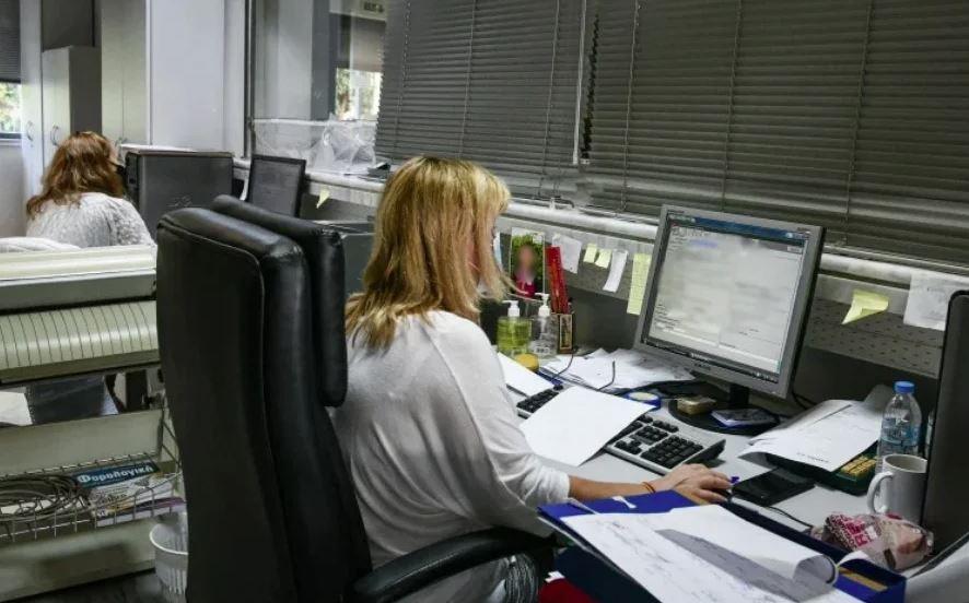 Δουλευταράδες οι Έλληνες αλλά παραμένει το μισθολογικό χάσμα